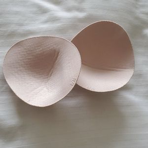 Last Chance. Lululemon bra inserts 8/10